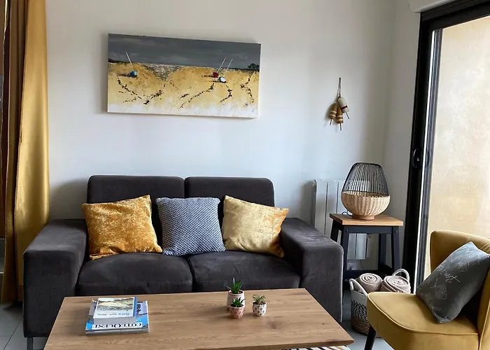 Charmante Maison Renovee Au Calme Avec Jardin Privatif, A 500m Des Plages Et Proche Commerces - Fr-1-306-1082