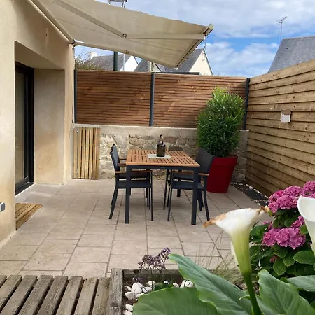 Holiday home Charmante Maison Renovee Au Calme Avec Jardin Privatif, A 500m Des Plages Et Proche Commerces - Fr-1-306-1082 *