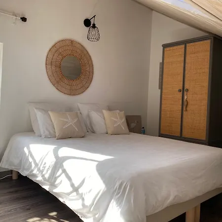 Holiday home Charmante Maison Renovee Au Calme Avec Jardin Privatif, A 500m Des Plages Et Proche Commerces - Fr-1-306-1082