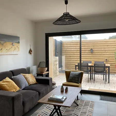 Holiday home Charmante Maison Renovee Au Calme Avec Jardin Privatif, A 500m Des Plages Et Proche Commerces - Fr-1-306-1082