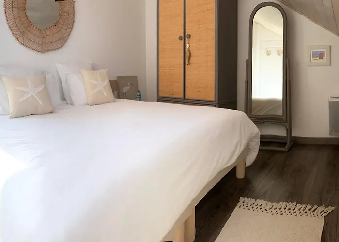 Charmante Maison Rénovée Au Calme Avec Jardin Privatif, à 500m Des Plages Et Proche Commerces - Fr-1-306-1082 Casa de Férias *