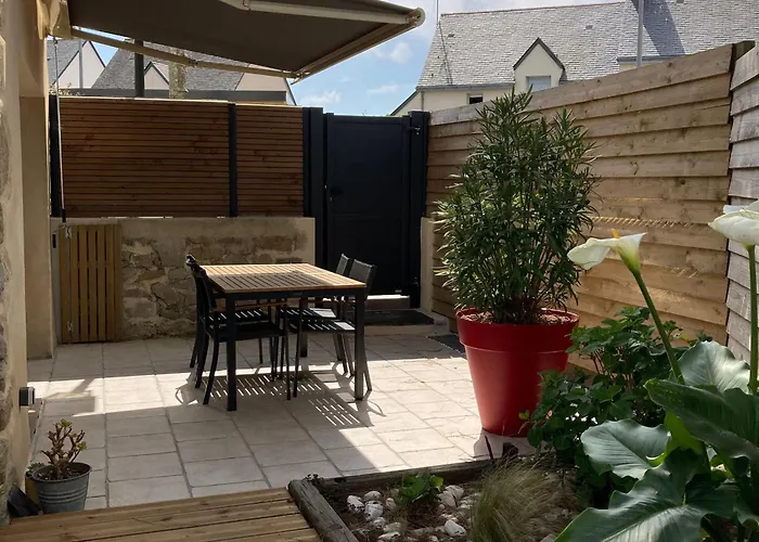 Charmante Maison Rénovée Au Calme Avec Jardin Privatif, à 500m Des Plages Et Proche Commerces - Fr-1-306-1082 Casa de Férias *