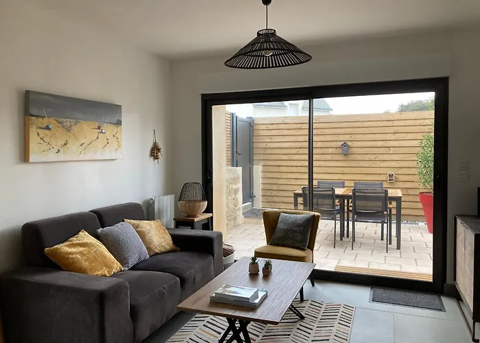 Charmante Maison Rénovée Au Calme Avec Jardin Privatif, à 500m Des Plages Et Proche Commerces - Fr-1-306-1082